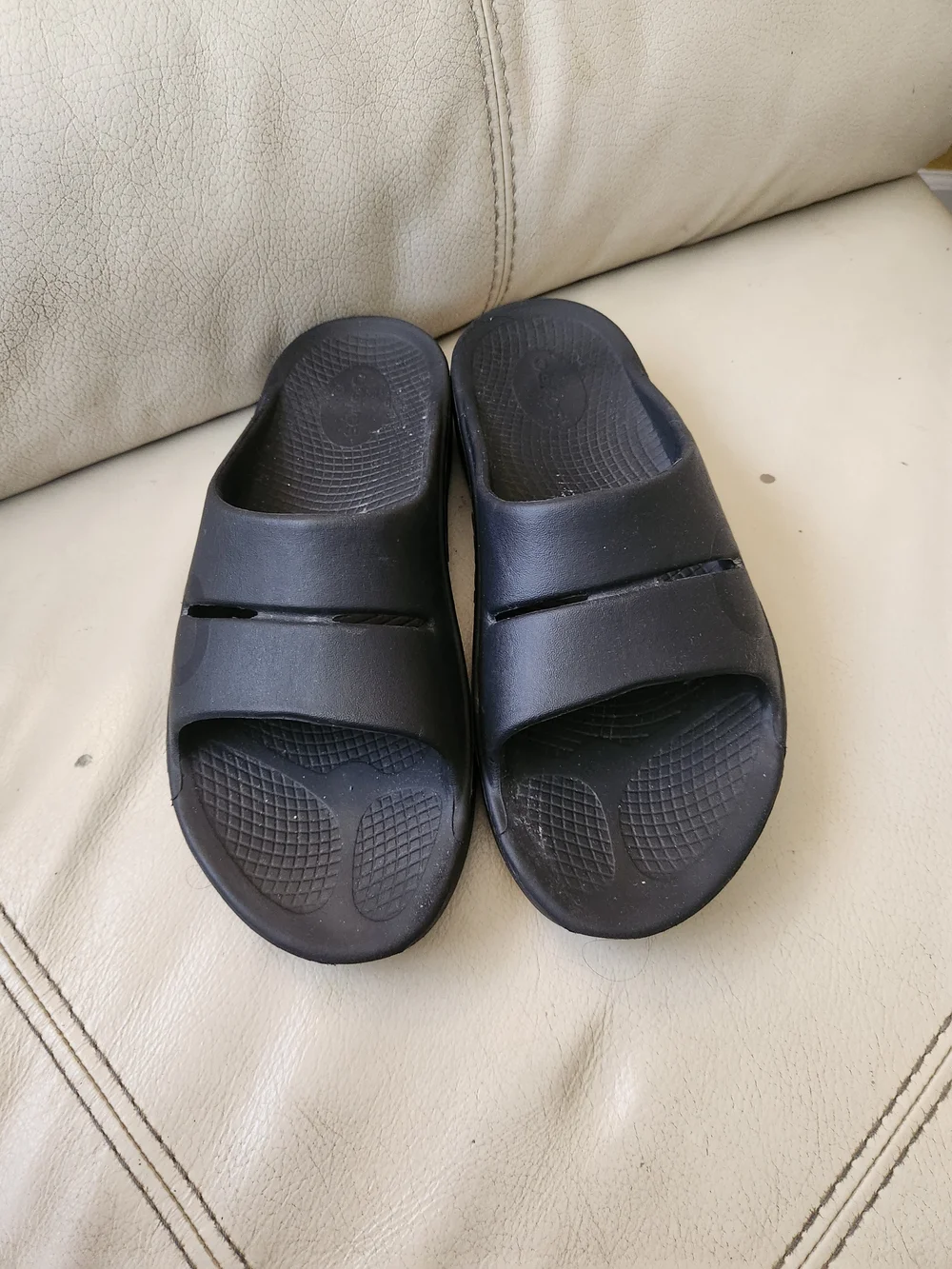 OOFOS Black Men's Slide Sandals - Dual Strap Recovery Slides